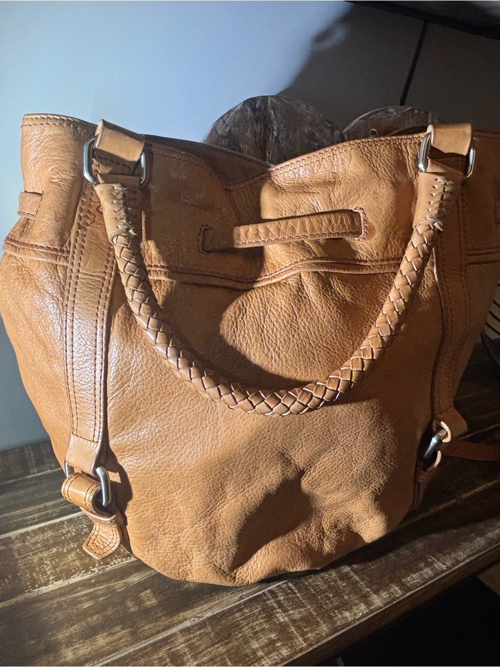 The Sak Classic Tan Leather Shoulder Bag - Stylish Everyday Tote - Picture 3 of 10